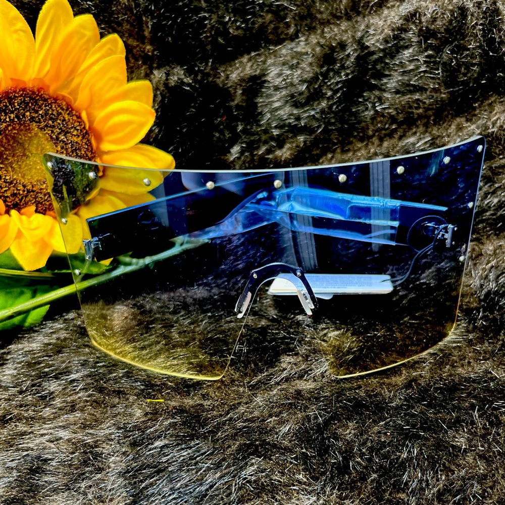 New square ombré blue/yellow shades.